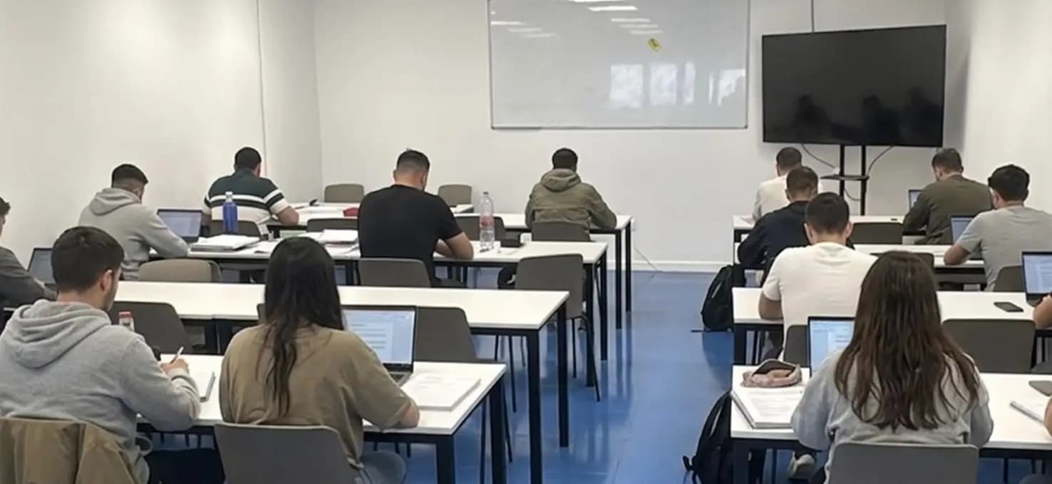 Sala de estudio de Academia Alpha
